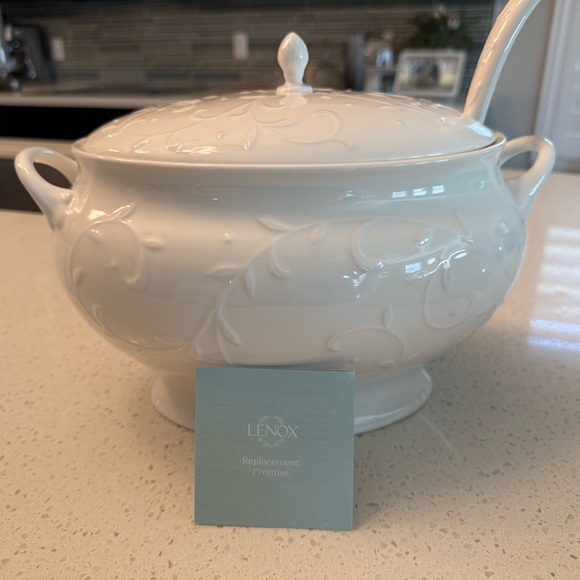 Lenox White Serveware Tureen - Picture 4 of 5